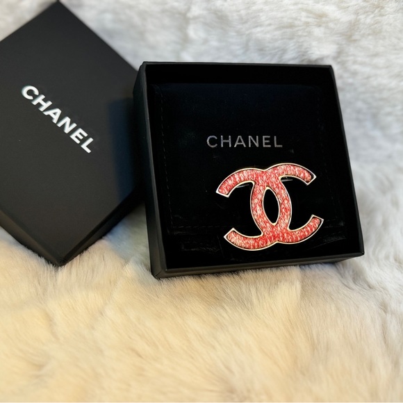 Chanel CC Pin & Brooch - Picture 6 of 7